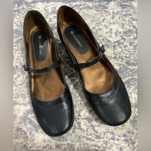Naturalizer Black Flats